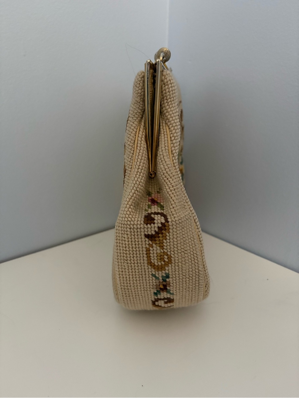 Vintage Floral Needlepoint Frame Clutch in Beige, Pink and Gold - Picture 3 of 8